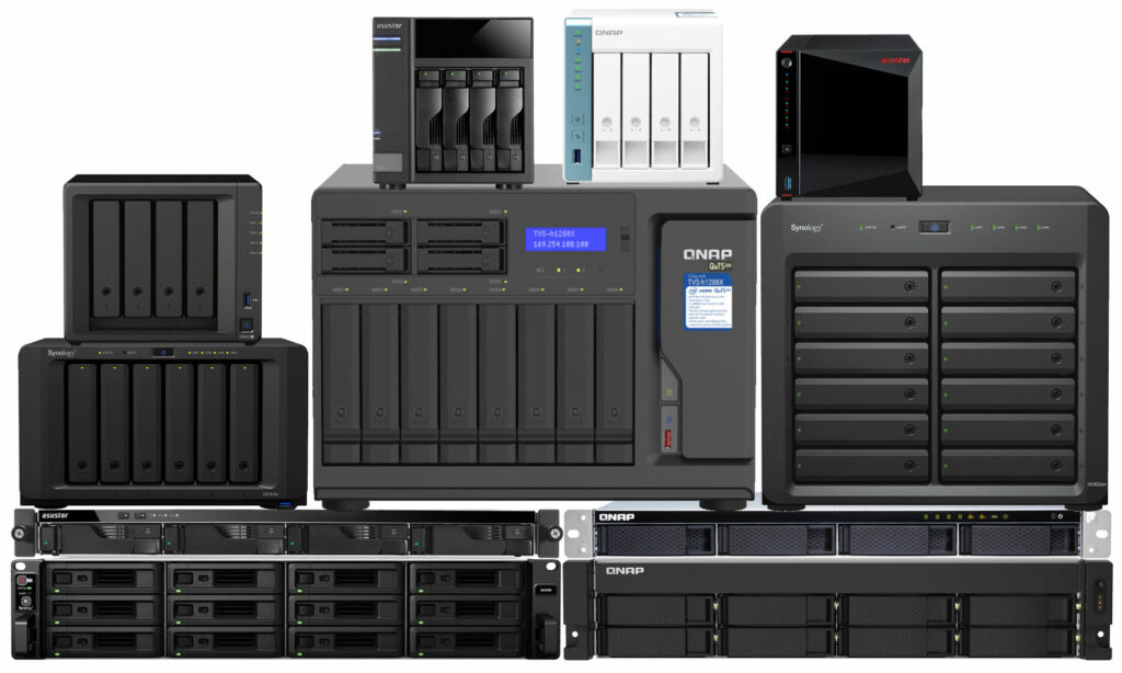 Différents systèmes NAS de marques telles que Synology, QNAP et Asustor, conçus pour le stockage et la sauvegarde de données.